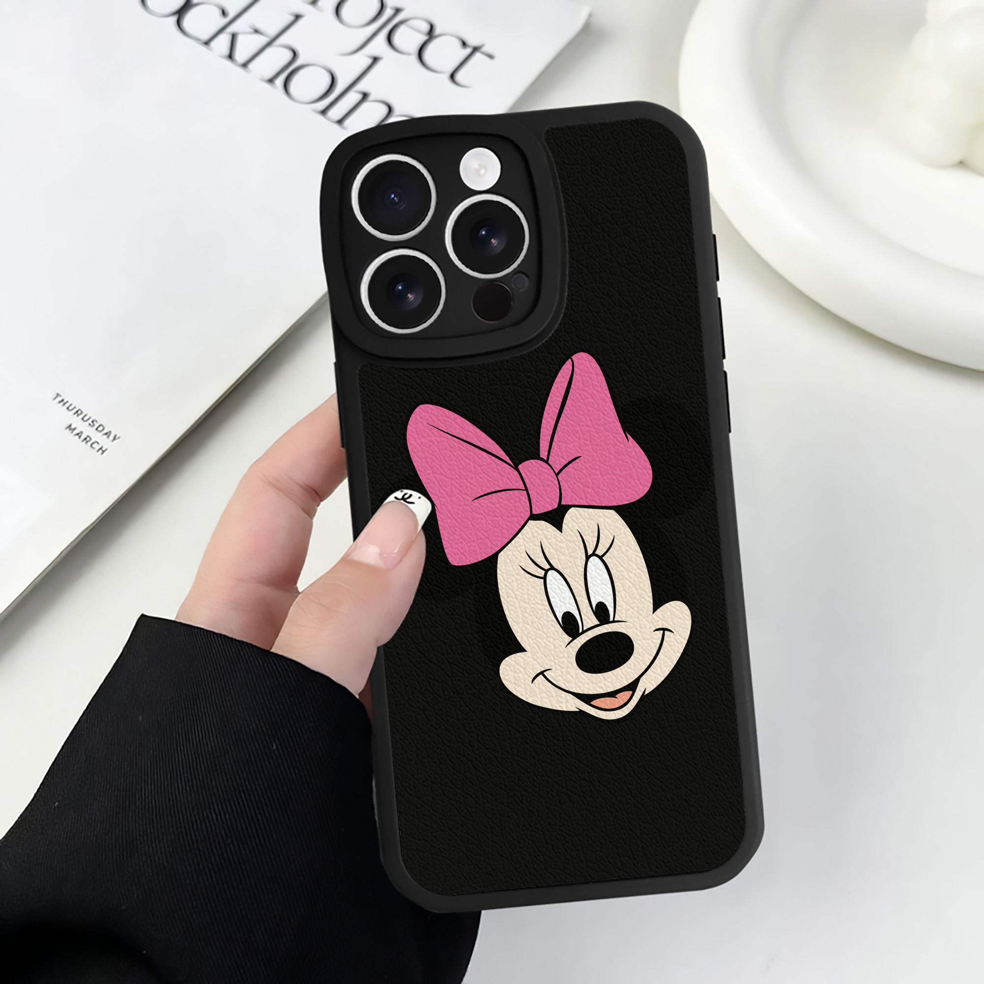 （画像用） ミッキーマウス Mickey Mouse 【iPhone 16シリーズ対応】シリコンスマホケース（レザー調） 材質：シリコン